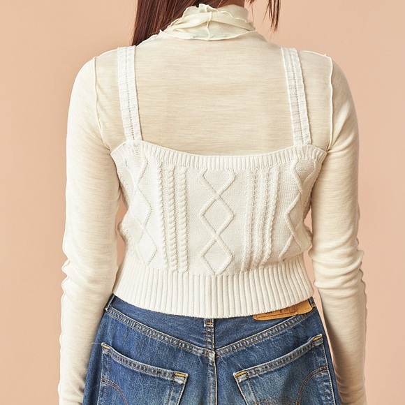 Forever 21 Women's Ribbed Cable Knit Sweater Tank Top in White | Medium - Picture 3 of 8